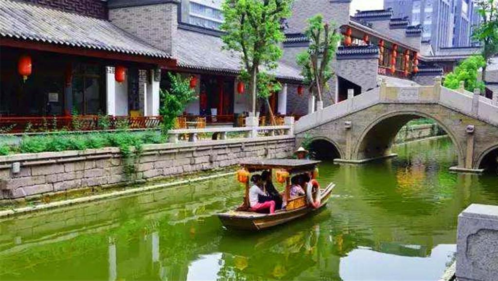 为什么吃硬糖的时候总会遇到中间出现小洞的情况?游戏画面